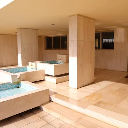 Joli Climatisé Avec Terrasse à - Fr-1-196-376