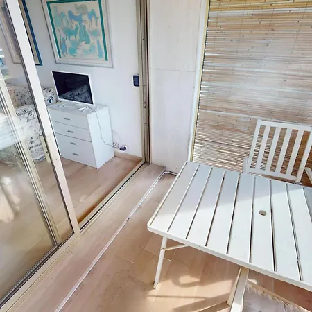 Joli Climatisé Avec Terrasse à - Fr-1-196-376 *