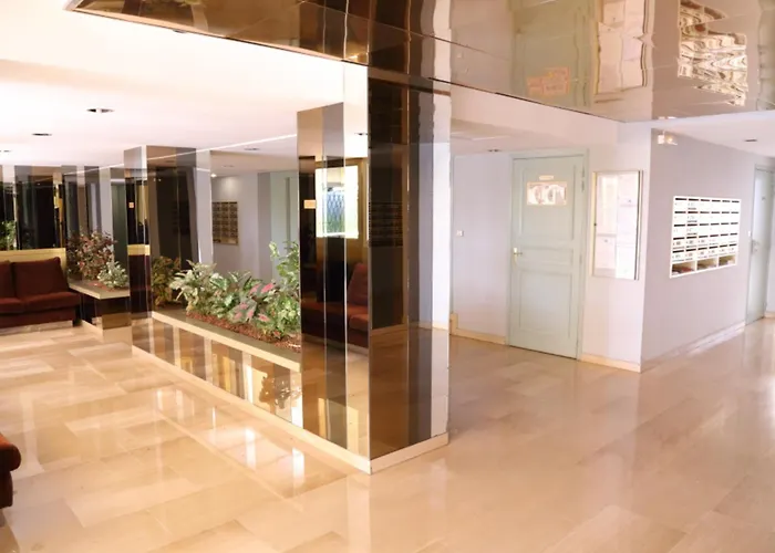 Apartment Climatise Avec Vue Et Terrasse A - Fr-1-196-376 *